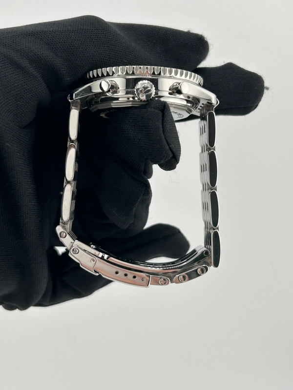 Breitling Navitimer Montbrillant White Dial on Stainless Steel Bracelet Ref. A41370 view 6