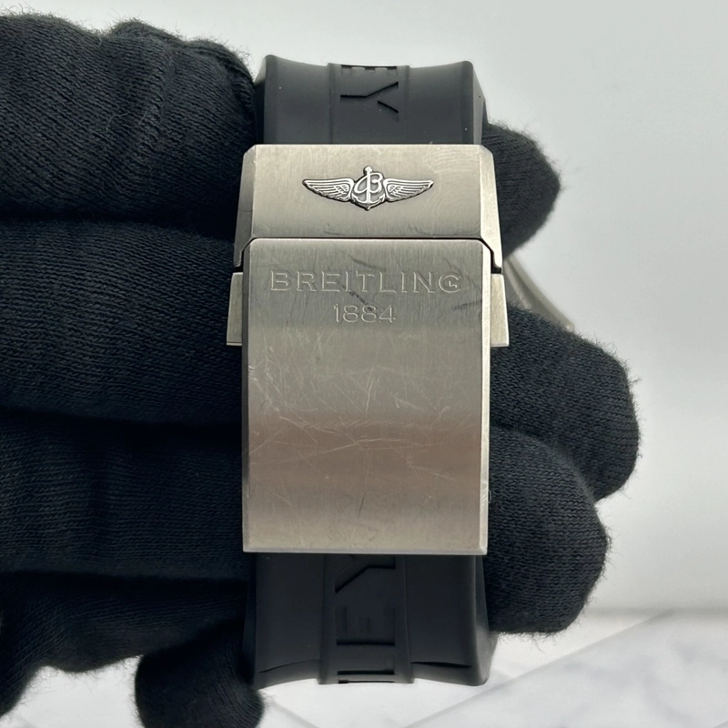 Breitling Bentley GMT Sliver Dial on Rubber & Metal Buckle Ref. EB0433/EB043335/G801 Papers 2017 view 3