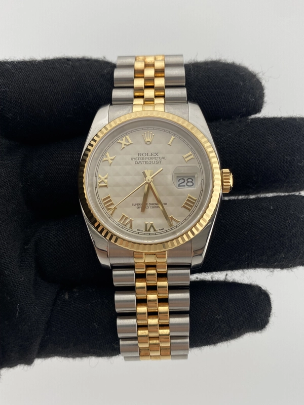 Rolex Datejust 36 Ivory Roman Dial on Jubilee Ref. 116233 view 2