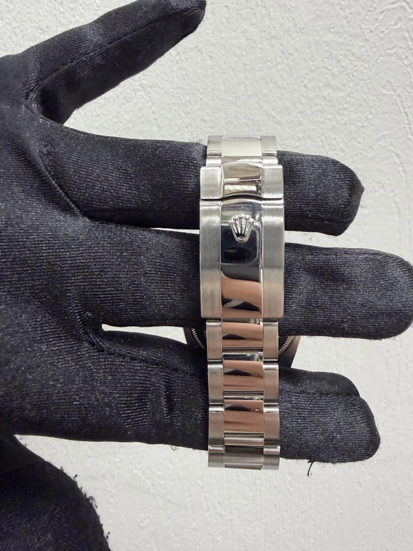 Rolex Oyster Perpetual Date Silver Stick Dial on Oyster Ref. 115200 Card 2012 view 3