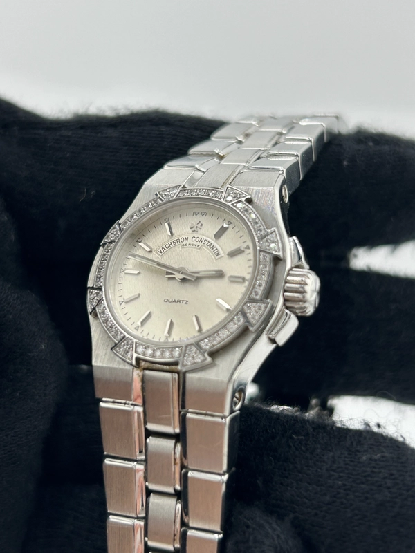 Vacheron Constantin Overseas White Dial on Stainless Steel Bracelet Ref. 16550/423A-8880 view 3