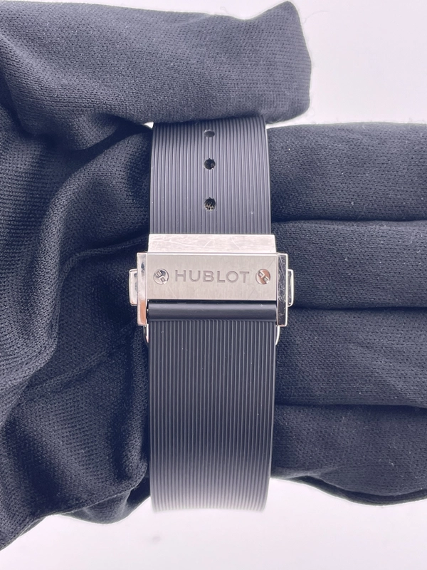 Hublot Classic Fusion Black Dial on Rubber Strap Ref. 542.NX.1270.RX view 5