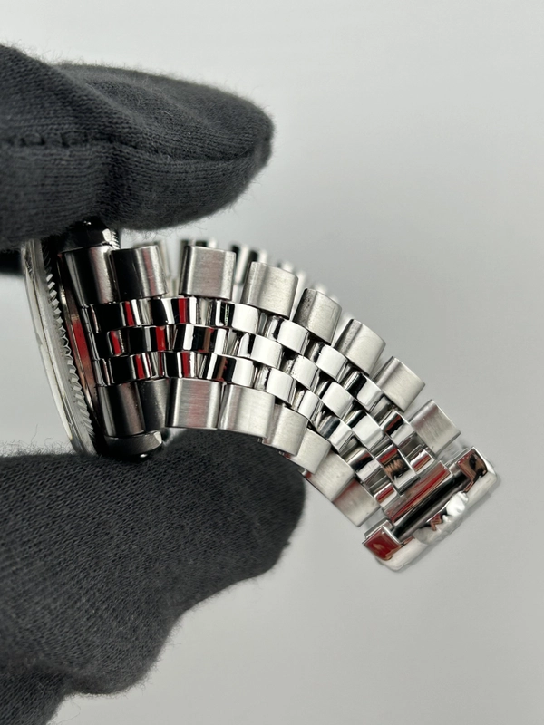 Rolex Datejust Silver Dial on Jubilee Ref. 6605/4 view 4