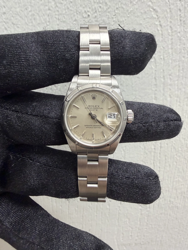 Rolex Datejust Silver Dial on Oyster Ref. 69190 1997 view 2