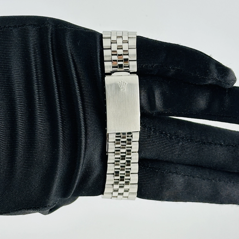 Rolex Datejust Silver Linen Dial on Jubilee Folded Ref. 1600 1969 view 2