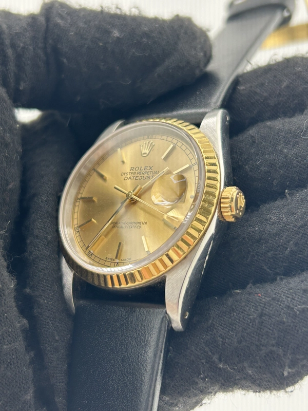 Rolex Datejust 36 Champagne Stick Dial on Generic Black Leather Strap Ref. 16233 Service Card 2018 view 3