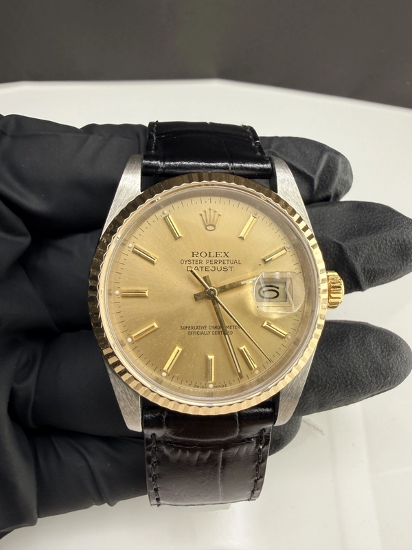Rolex Datejust 36 Champagne Stick Dial on Generic Leather Strap Ref. 16233 1988 view 2