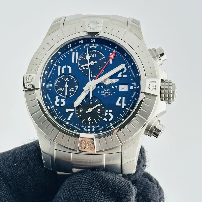 Breitling Avenger Chronograph GMT Blue Arabic Chronograph Dial on Stainless Steel Bracelet Ref. A24315 Complete 2023 view 3