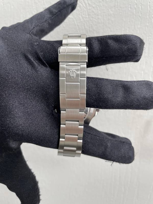 Rolex Sea-Dweller Black Dial on Oyster Ref. 16600 Papers 2000 view 3