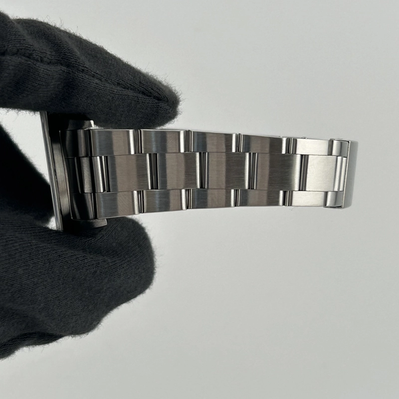 Rolex Air-King Silver Stick Dial on Oyster Bracelet Ref. 14010 1999 view 5
