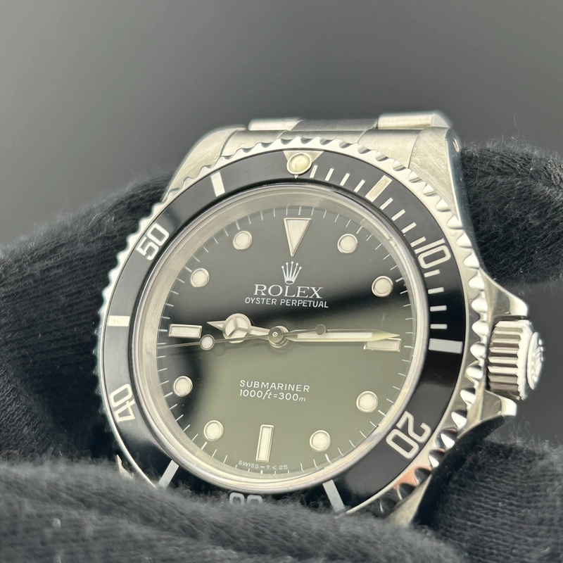 Rolex Submariner No Date Black Dial on Oyster Ref. 14060 Papers 1994 view 2