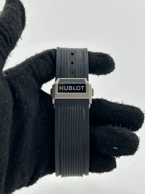 Hublot Big Bang Unico Gray Skeleton Dial on Black Rubber Band Ref. 411.NM.1170.RX with Box view 4