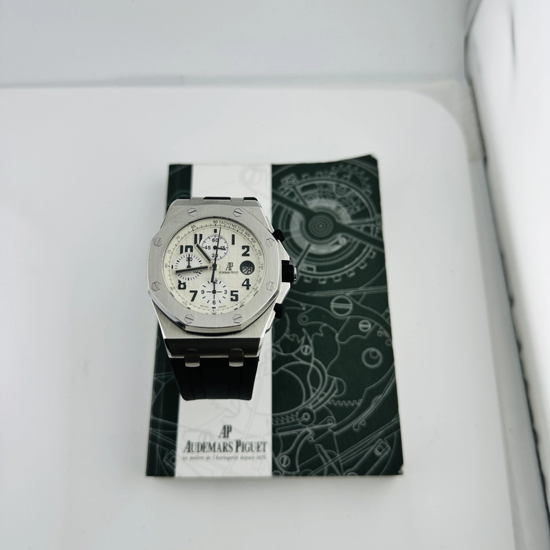 Audemars Piguet Royal Oak Offshore Safari White Dial on Rubber Strap Ref. 26170ST Papers 2011 view 6