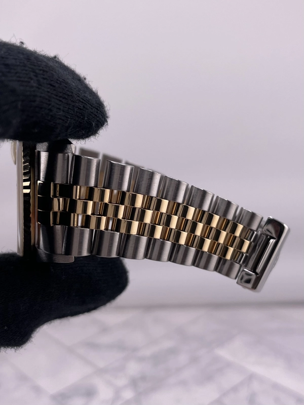 Rolex Datejust Champagne Diamond Factory Dial on Jubilee Ref. 16233 Papers 2003 view 5
