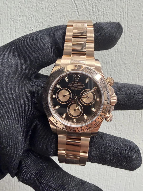 Rolex Daytona Black Index Dial on Oysterlock Ref. 116505 Card 2022 view 2