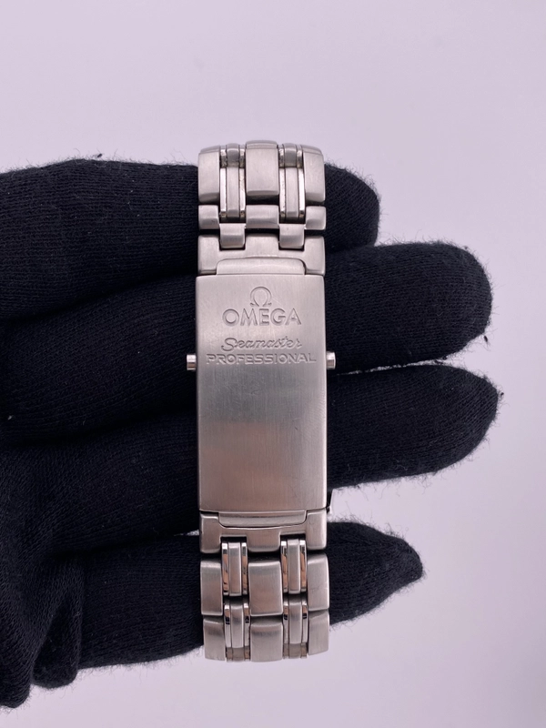 Omega Seamaster Professional 300M Blue Dial on Stainless Steel Bracelet Ref. 2599.8 view 4