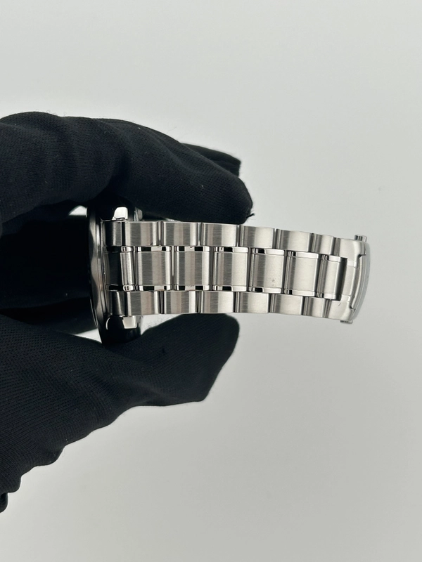 Omega Seamaster Black Wave Motif Dial on Stainless Steel Bracelet Ref. 2264.50.00 view 5