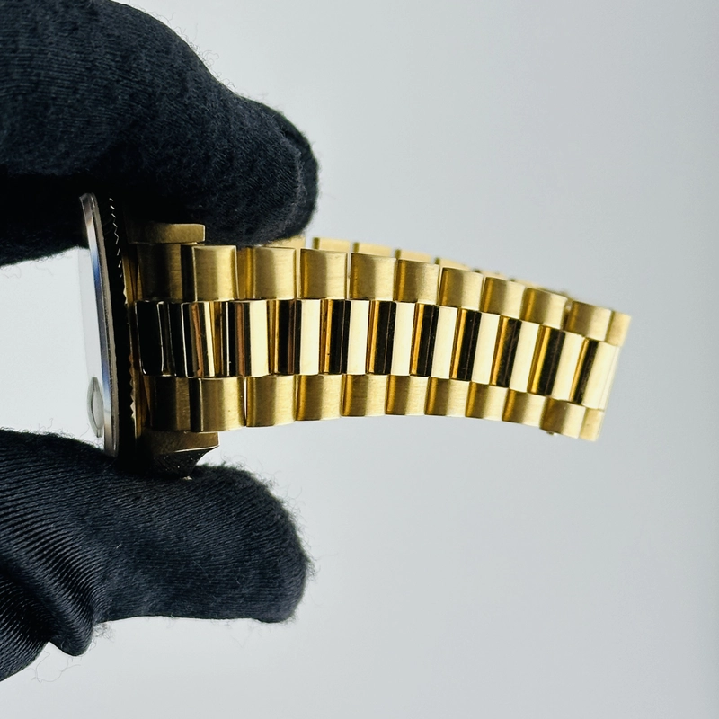 Rolex Daydate Champagne Stick Dial on President Bracelet / Old Buckle Ref. 18038 1979 view 5