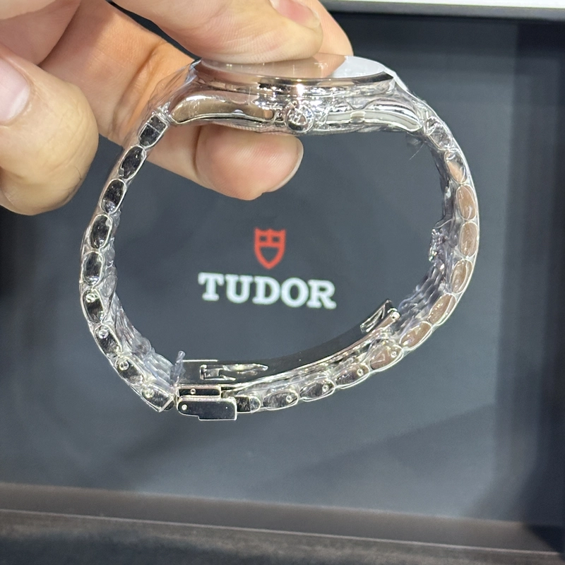 Tudor 1926 Luna Blue 5 Arabic Numerals Dial on Stainless Steel Bracelet Ref. M91560-0002 Complete 2026 view 6