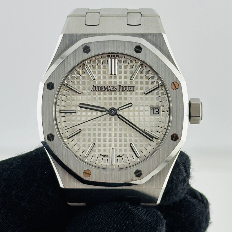 Audemars Piguet Royal Oak Selfwinding Silver Dial on Stainless Steel Bracelet Ref. 15550ST.OO.1356ST.01 Complete 2024 view 3