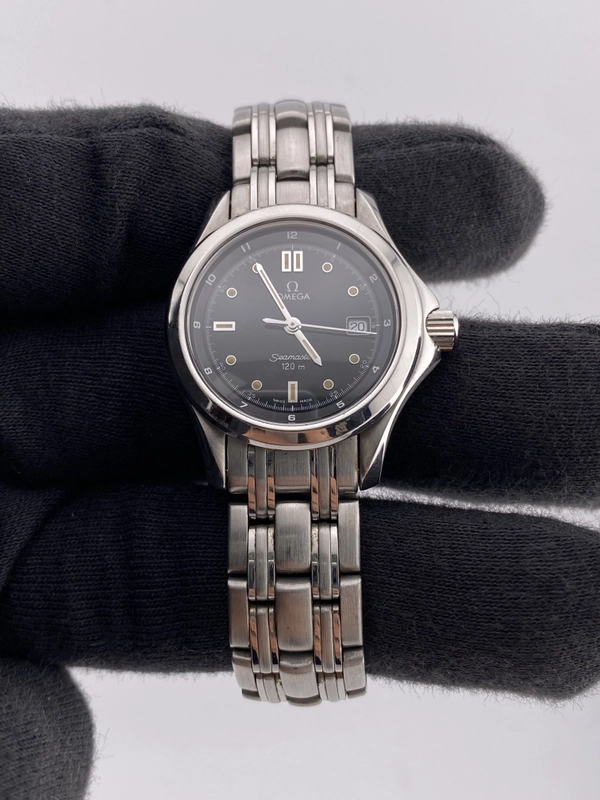 Omega Seamaster Black Dial on Stainless Steel Bracelet Ref. 2571.50 view 2