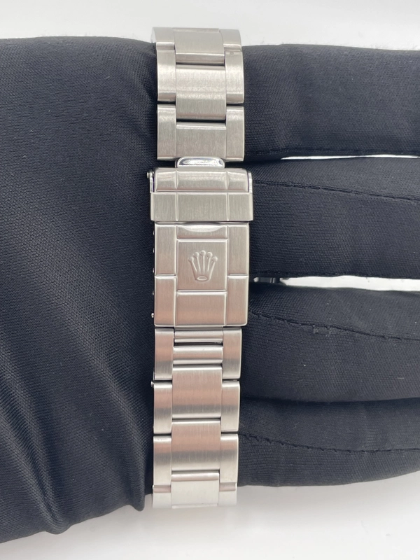 Rolex Explorer II Black Dial on Oyster Steel Bracelet Ref. 16570 1999 view 4