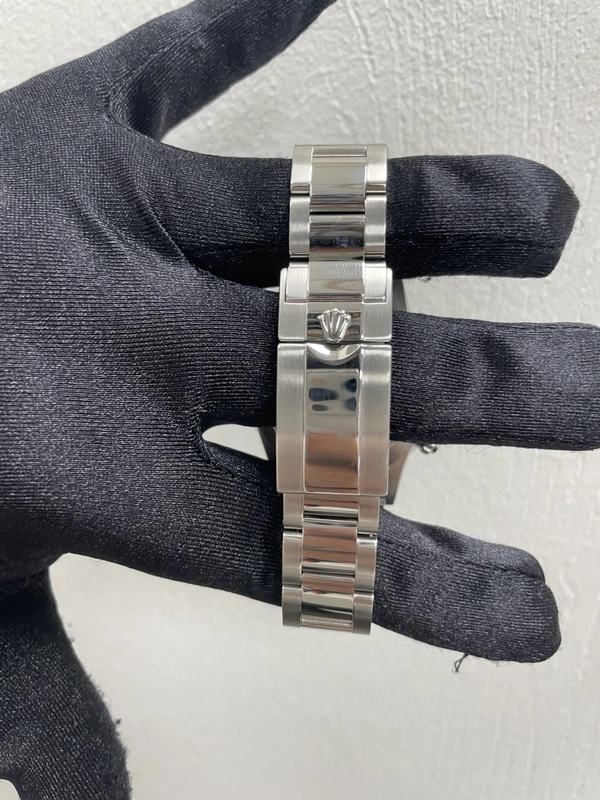 Rolex Daytona Black Dial on Oyster Ref. 116520 Card 2016 view 3