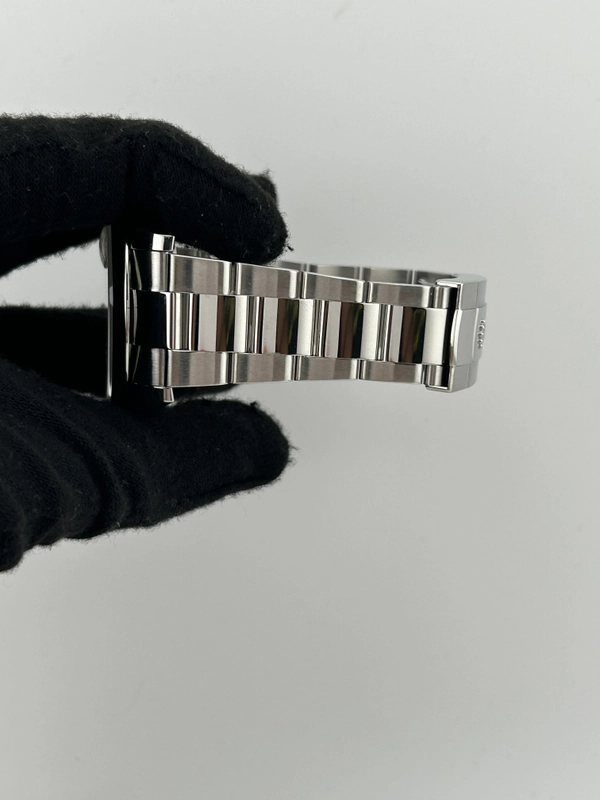 Rolex Datejust 41 Black Index Dial on Oyster Steel Bracelet Ref. 126300 Card 2020 view 5