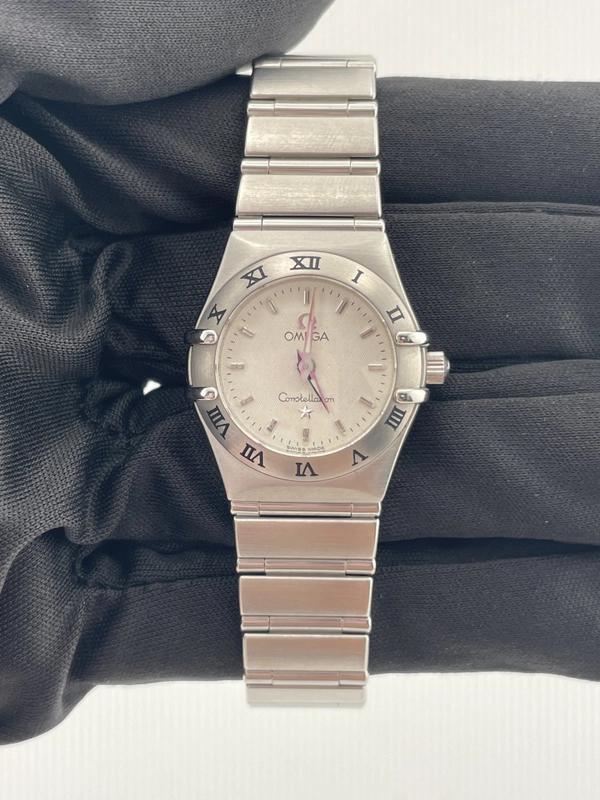 Omega Constellation White Dial on Stainless Steel Bracelet Ref. 1562.3 view 2