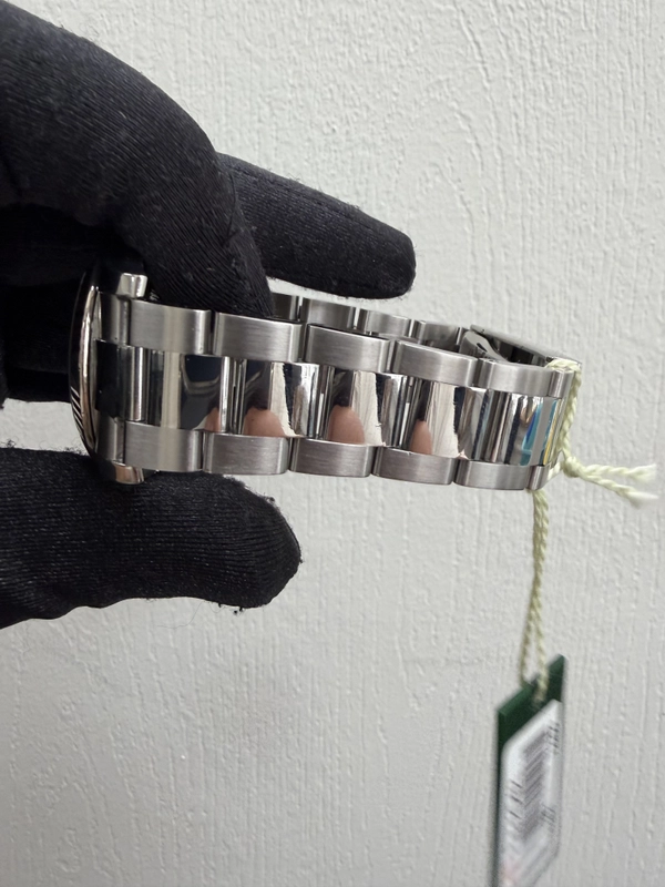 Rolex Datejust White Dial on Oyster Ref. 116264 Papers 2005 view 4