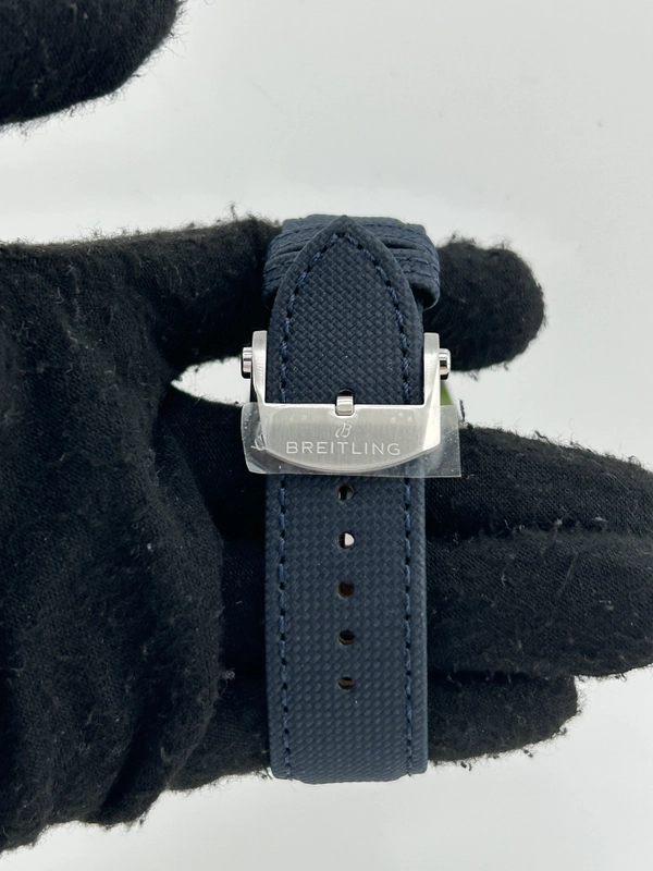Breitling Avenger Automatic GMT Blue Dial on Leather Strap Ref. A32320101C1X1 Complete 2026 view 4