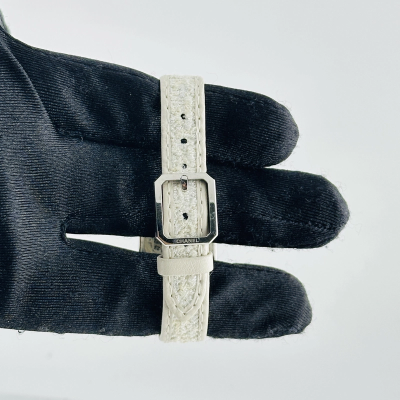 Chanel Boyfriend White Dial on Leather Ref. H0001 view 3