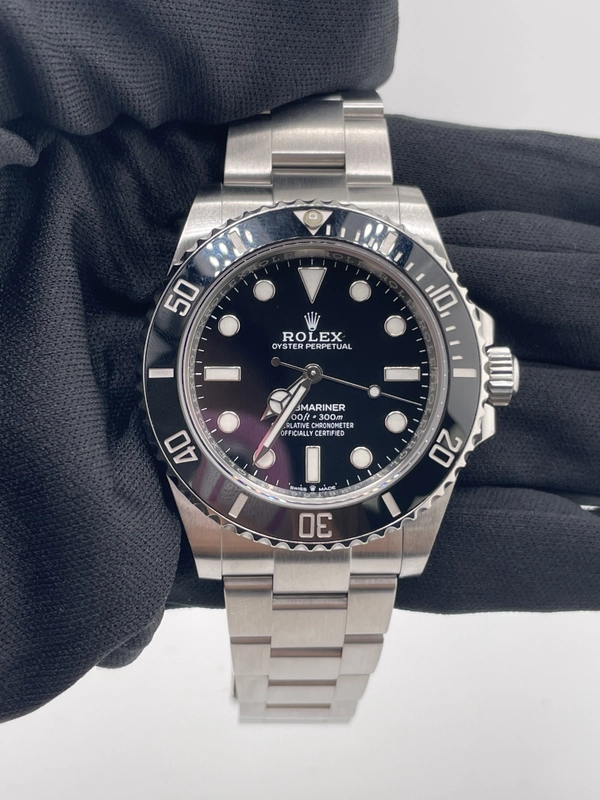 Rolex Submariner No-Date Black Dial on Oyster Ref. 124060 Card 2021 view 2