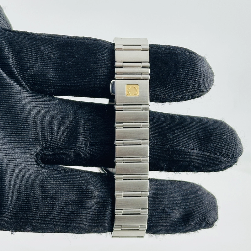 Omega Constellation White Dial on Stainless Steel Bracelet Ref. 1562.30.00 view 4