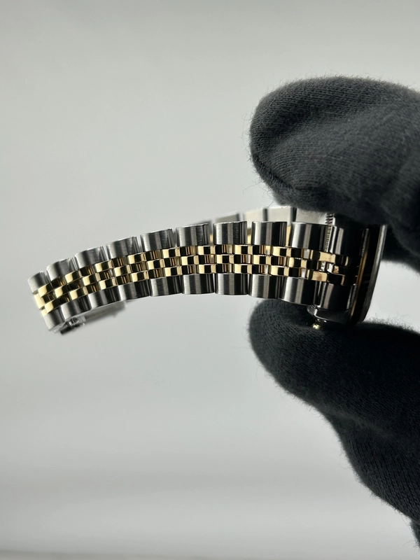 Rolex Datejust Lady Champagne Stick Dial on D Link Jubilee Ref. 69173 view 5