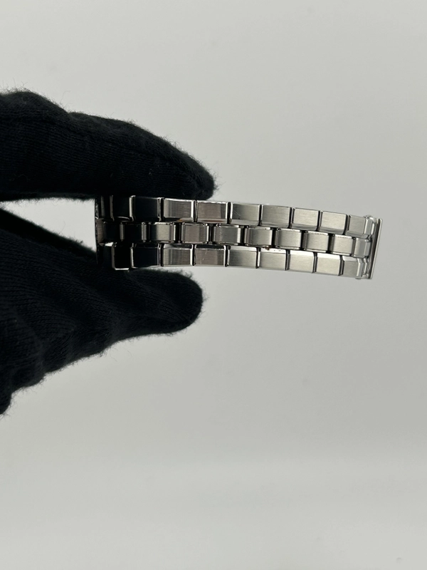 Vacheron Constantin Overseas White Dial on Stainless Steel Bracelet Ref. 16550/423A-8880 view 6
