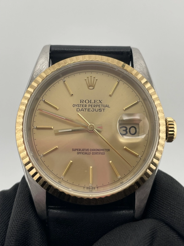 Rolex Datejust 36 Champagne Stick Dial on Generic Black Leather Strap Ref. 16233 1993 view 3