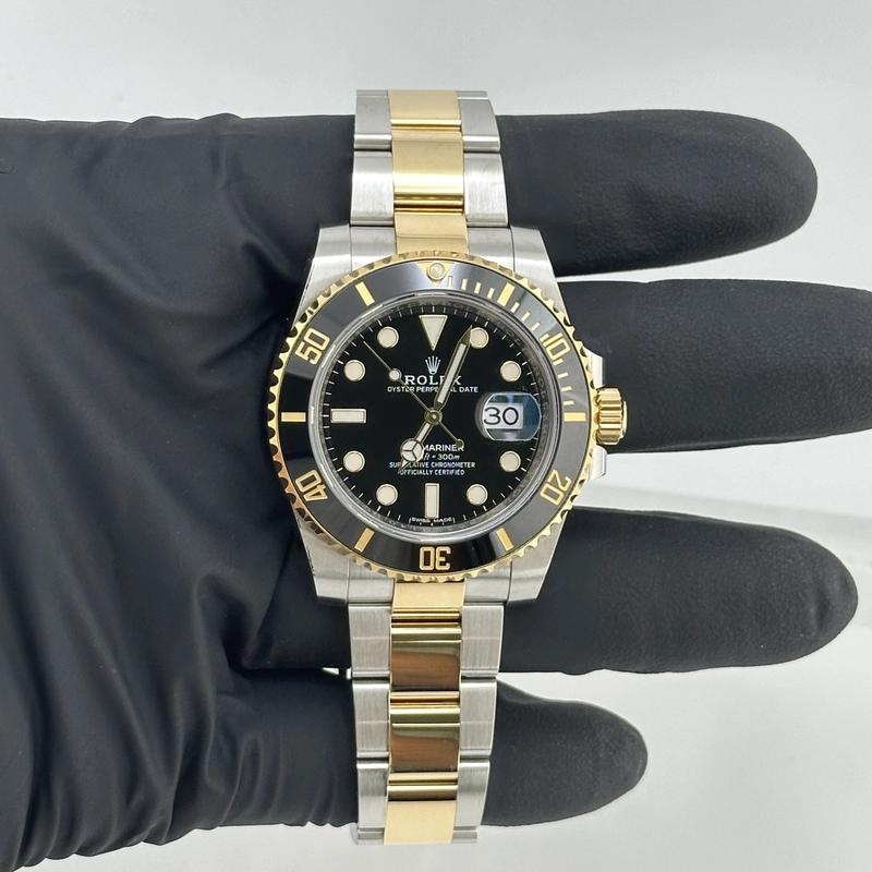 Rolex Submariner Black Dial on Oyster Bracelet Ref. 116613LN Card 2020 view 2