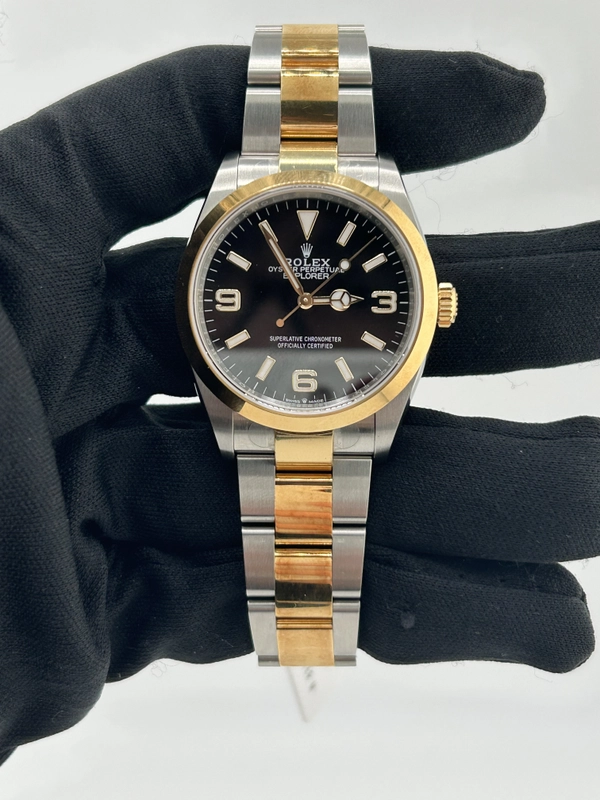 Rolex Explorer I Black Dial on Oyster Ref. 124273 Card 2022 view 2