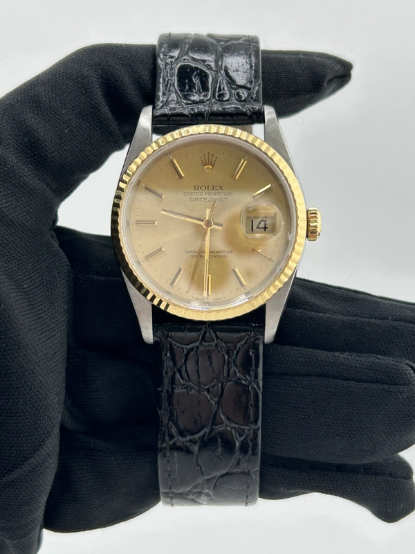 Rolex Datejust 36 Champagne Stick Dial on Generic Black Leather Strap Ref. 16233 1988 view 2