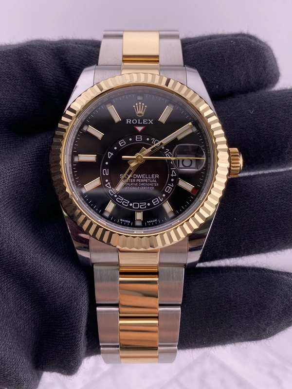 Rolex SkyDweller Black Dial on Oyster Ref. 326933 Card 2023 view 2
