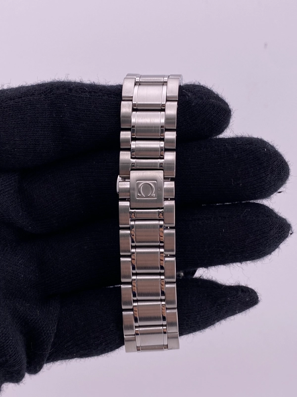Omega Speedmaster Black Dial on Stainless Steel Bracelet Ref. 3513.5 view 4