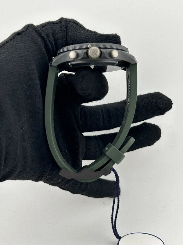 Breitling Endurance Pro Black Dial on Green Rubber Strap Ref. X82310D31B1S1 Complete 2026 view 6