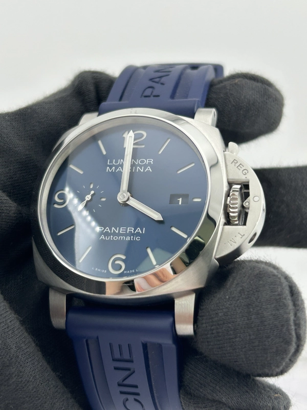 Panerai Panerai Luminor Marina Blue Dial on Leather Strap Ref. PAM01313 Card 2021 view 3
