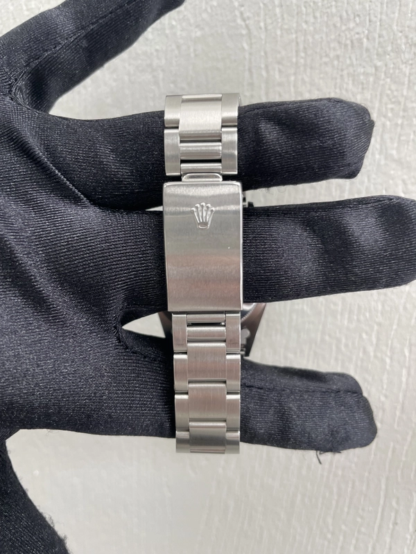 Rolex Datejust Silver Dial on Oyster Ref. 16200 Papers 2005 view 3