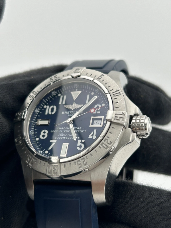 Breitling Avenger Seawolf Blue Dial on Rubber Band Ref. A1733010/C756 Complete 2009 view 3