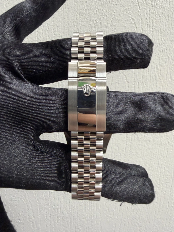 Rolex Datejust Bright Blue Fluted Motif Diamond Dial on Jubilee Ref. 126234 Card 2023 view 3