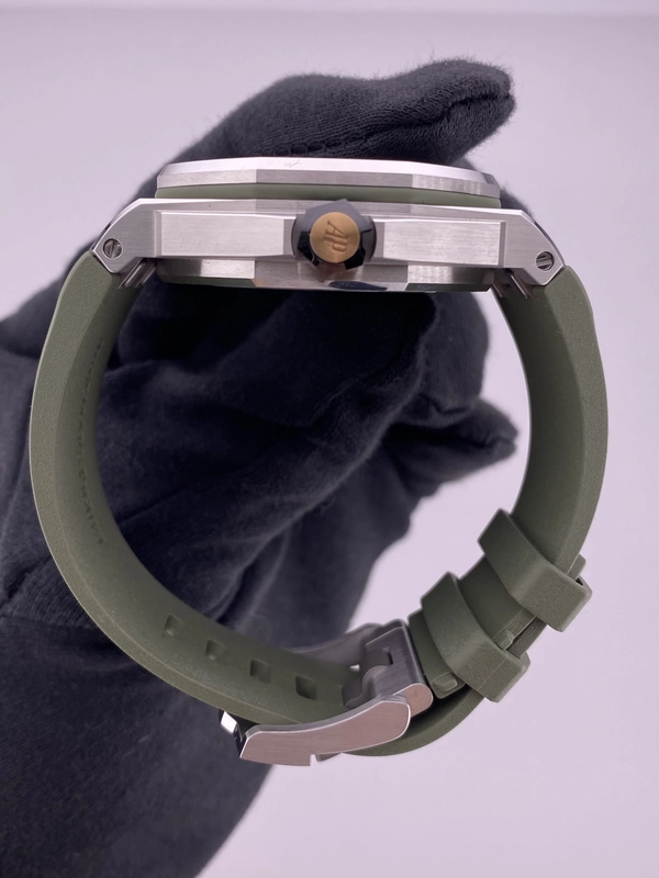 Audemars Piguet Offshore Diver Green Dial on Bracelet Ref. 15720ST.OO.A052CA.01 Card Open Date view 6