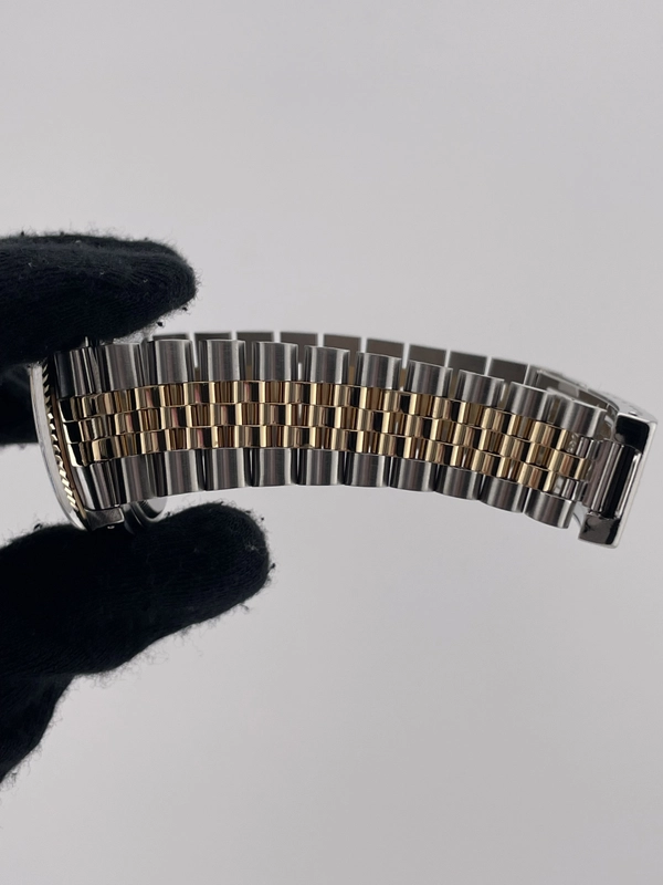 Rolex Datejust Champagne Stick Dial on Jubilee Ref. 16013 1987 view 5