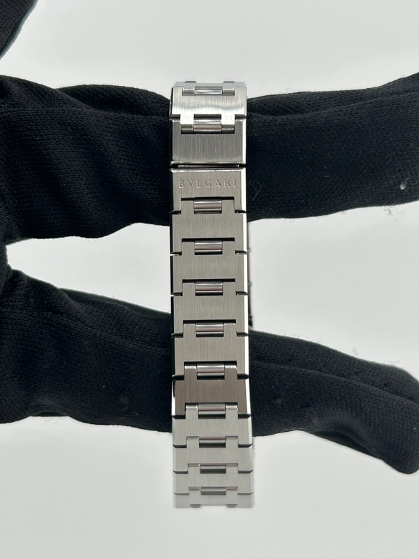 Bvlgari Bulgari Black Dial on Stainless Steel Bracelet Ref. BB23SSD view 4